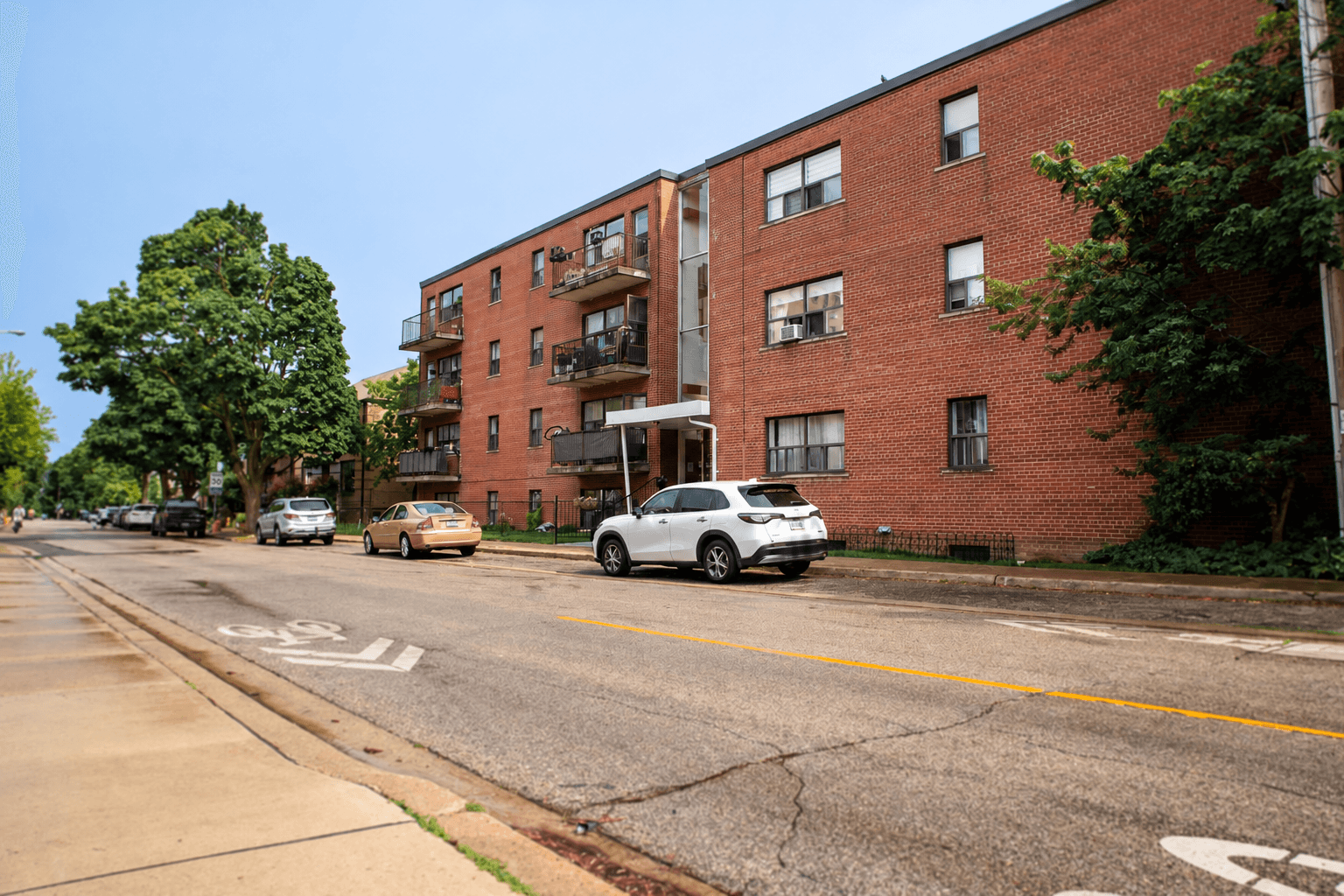 303 - Lakeshore Blvd W