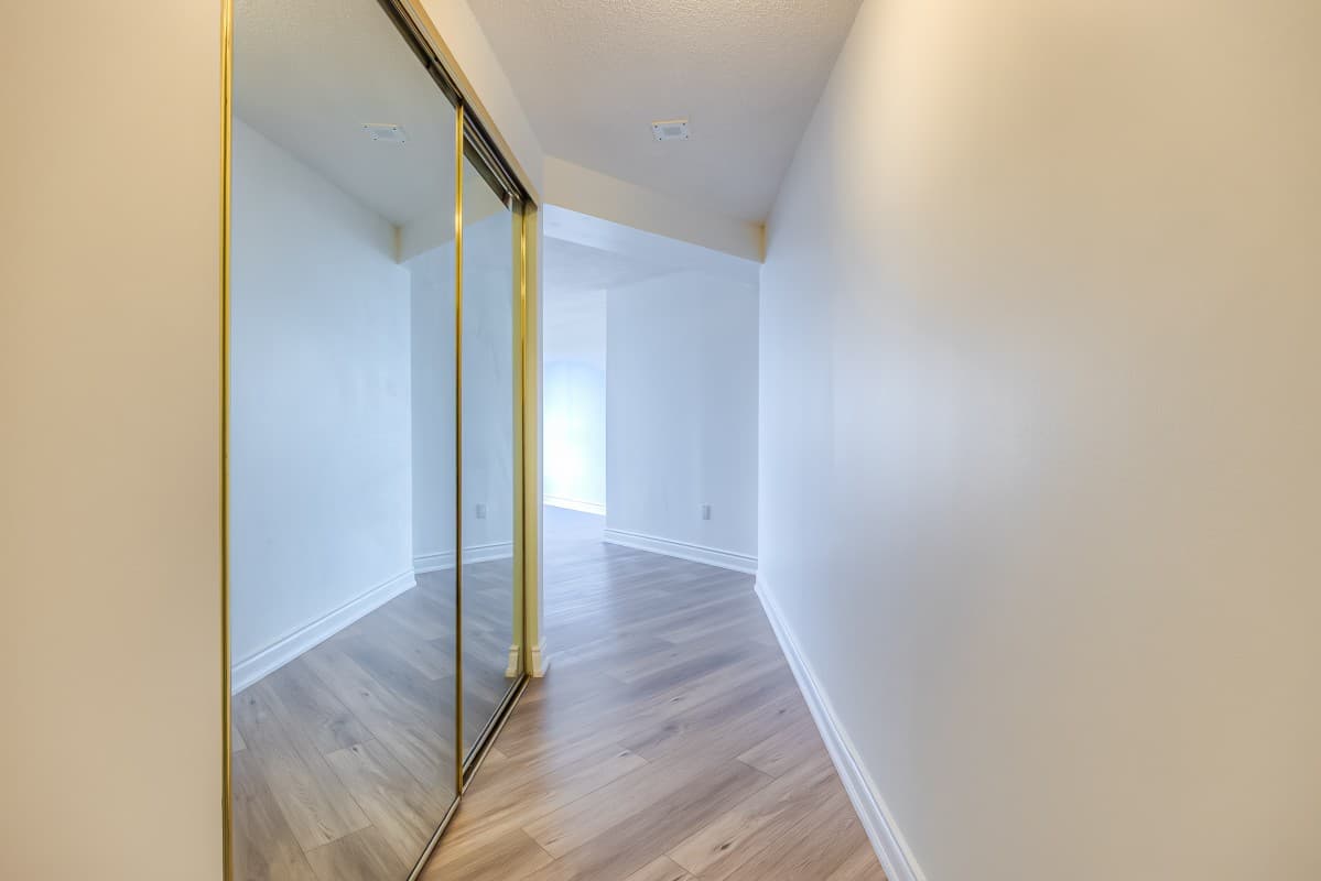 5 Concorde Place -2504 - Photo 20