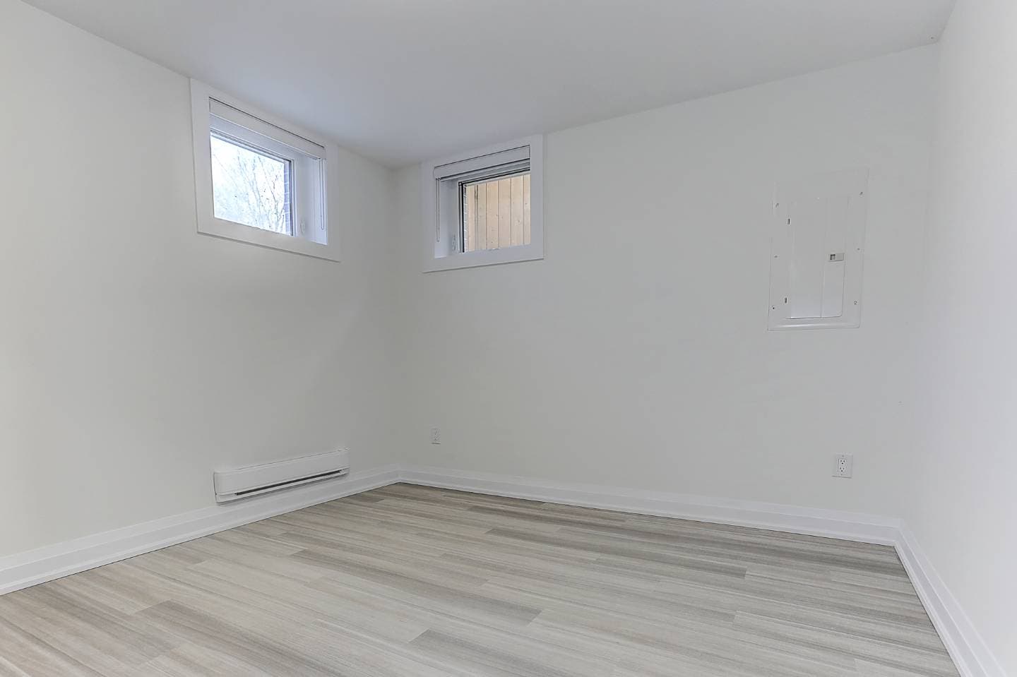 2004 Lawrence Ave W - LR - Photo 15