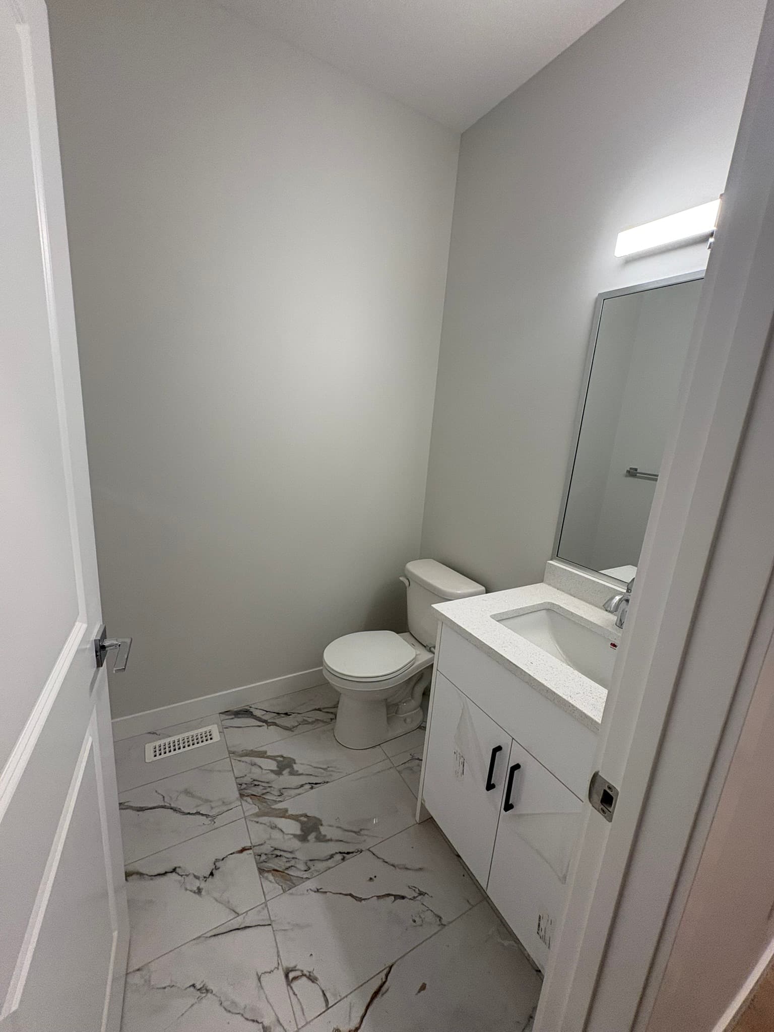 12337 85 Street Upper - Photo 7