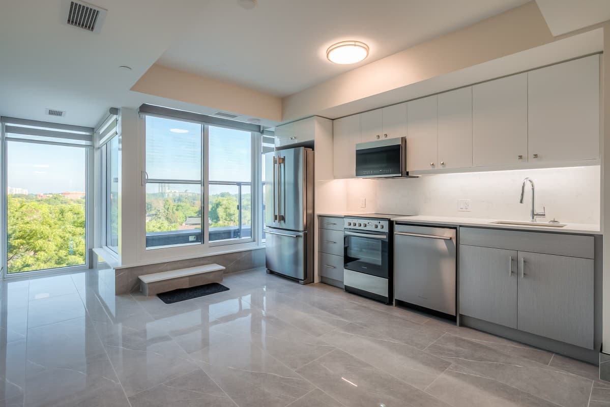 2 Manderley Dr - 704