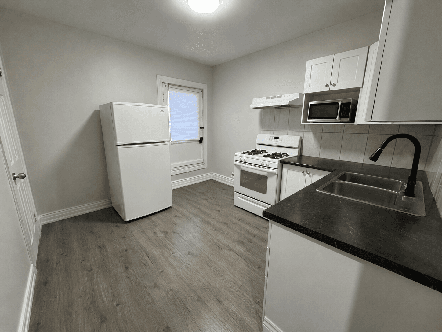 2 - 99 Mary St
