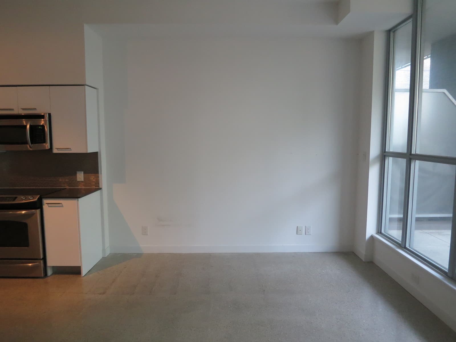 510 King St E - 413 - Photo 4