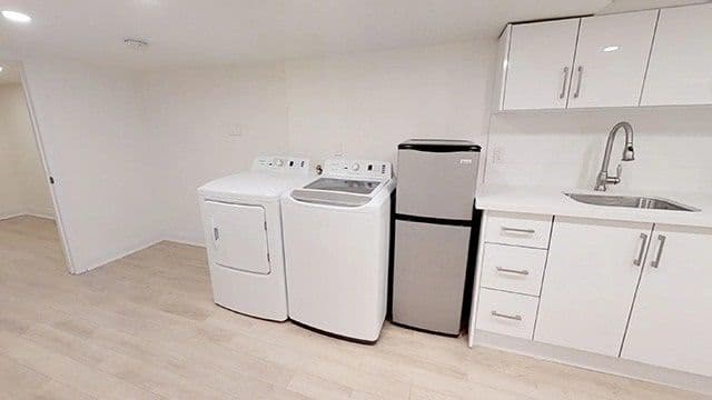 244 Boulton Ave - Lower - Photo 5