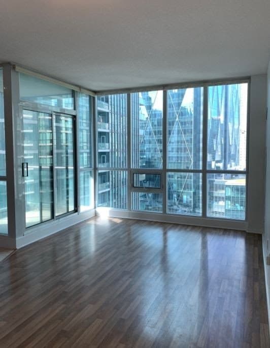 12 Yonge St -2010 - Photo 2