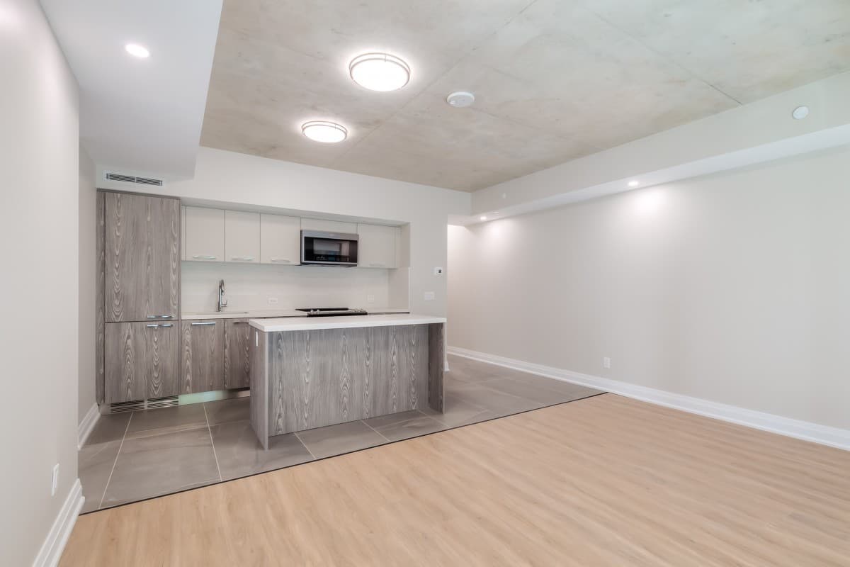 665 Queen St E - 513