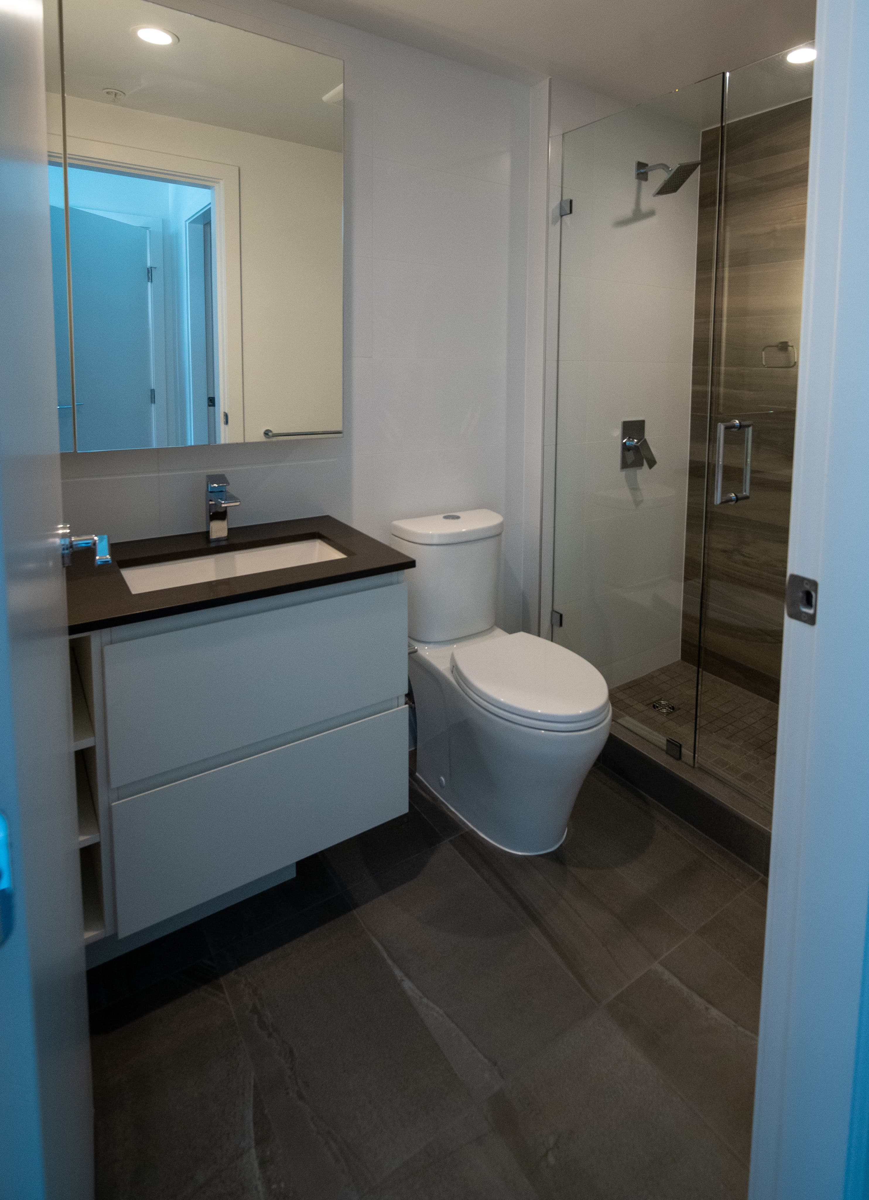 Mountain view 2x2 at King George Hub Surrey - Photo 14