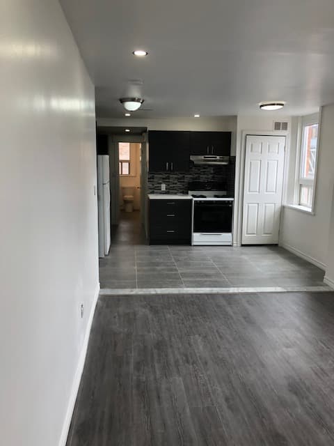 Recently Updated 2 Bedroom - 8 Locke St N - Photo 3
