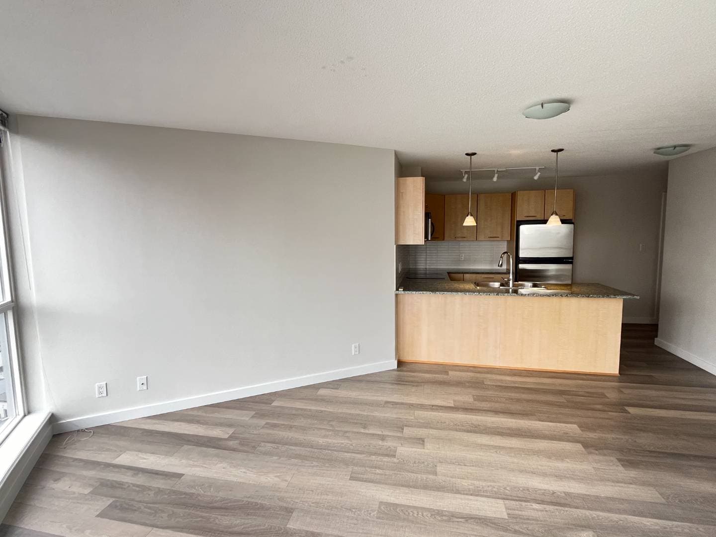1506-1199 Seymour - Photo 2