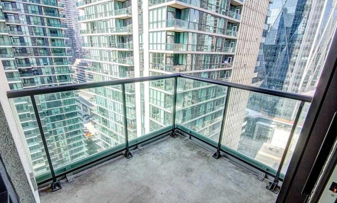 12 Yonge St -2010 - Photo 5
