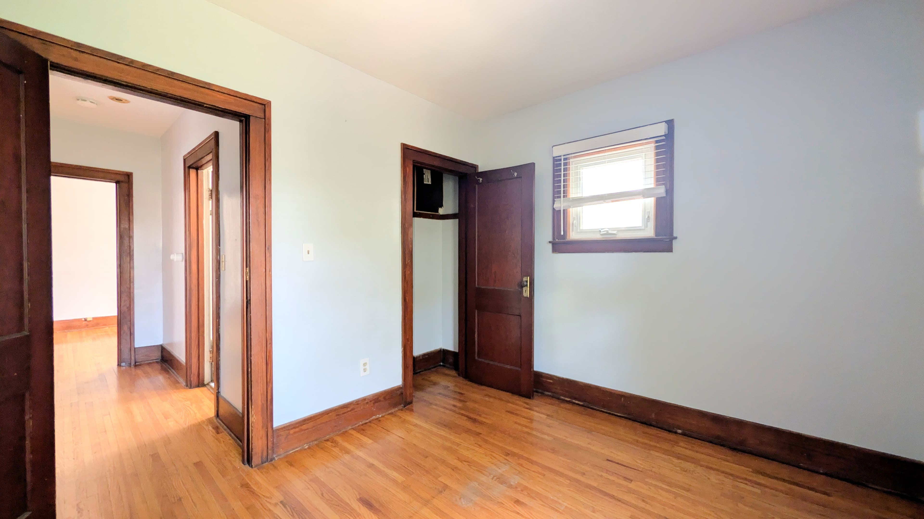 322 Partington Ave - Upper Unit - Photo 10