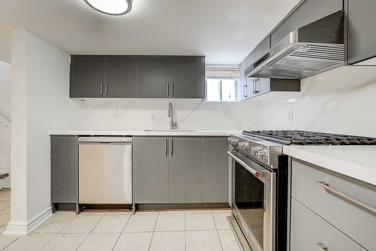 79 OConnor Dr - Lower - Photo 4