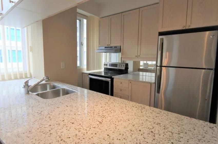 555 Yonge St - 703 - Photo 4