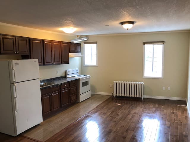 1 Bedroom - 1124 Main St W - Photo 3