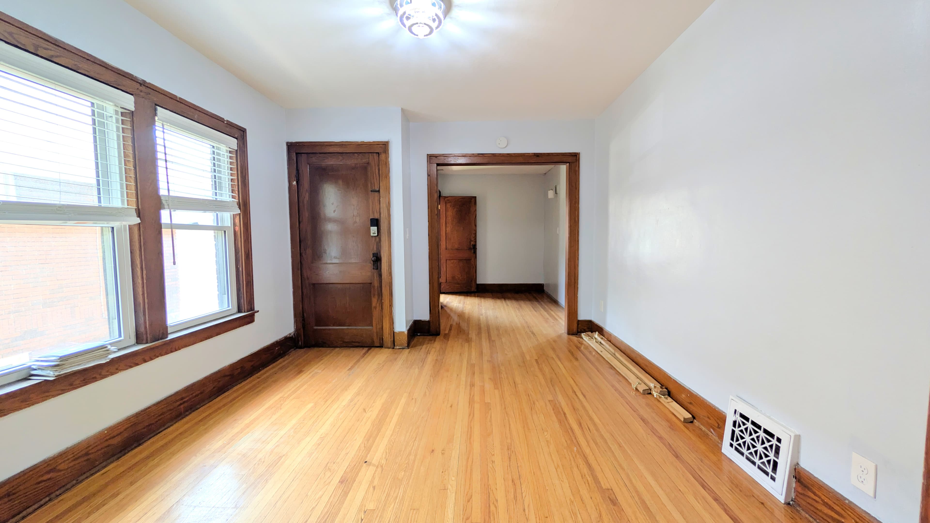 322 Partington Ave - Upper Unit - Photo 5