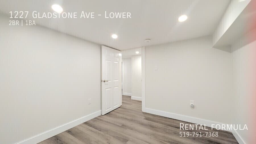 1227 Gladstone Ave - Lower - Photo 12