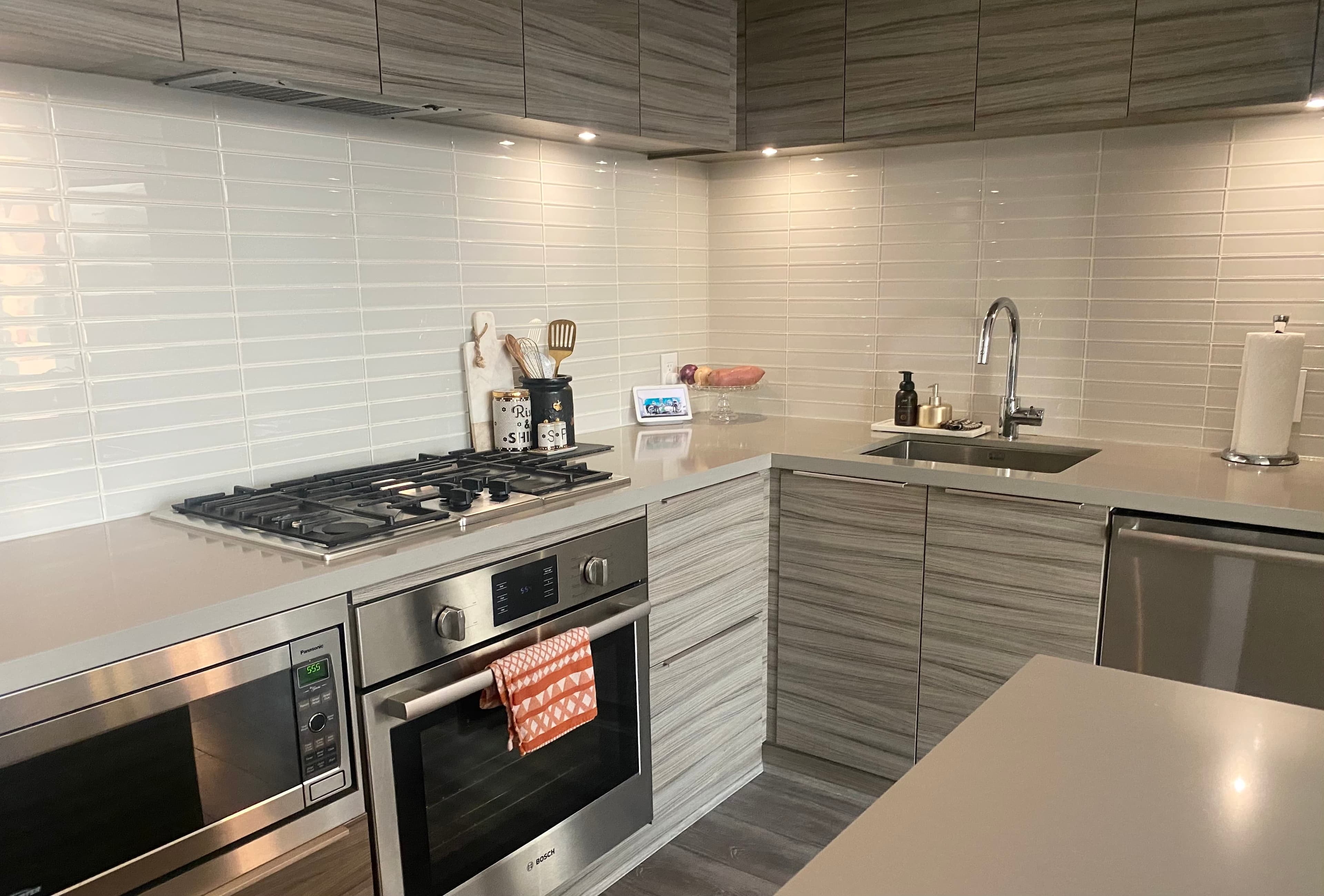 Gorgeous 1 Bedroom and Den in North Vancouver - Photo 13