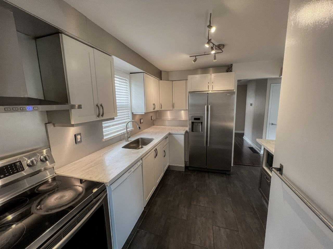 220 Ellington Dr - Main - Photo 4