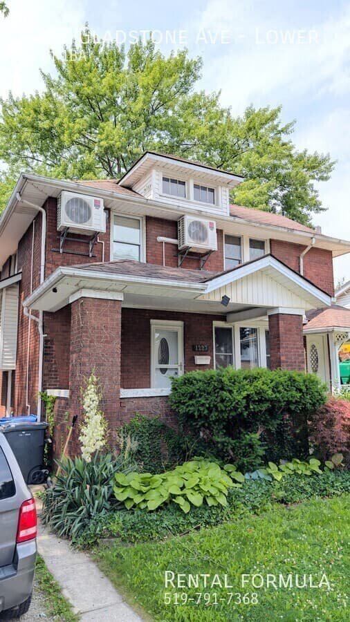 1227 Gladstone Ave - Lower