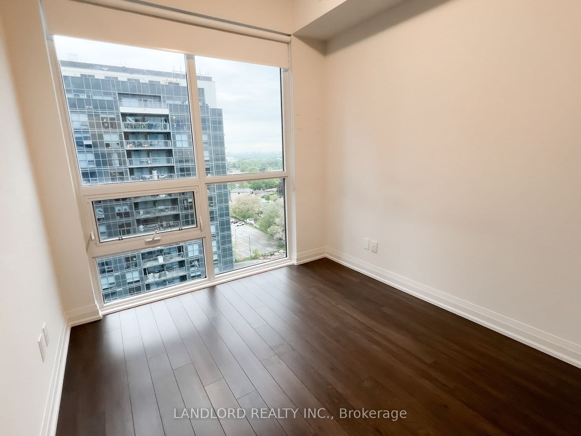 10 Meadowglen Place -1202 - Photo 17