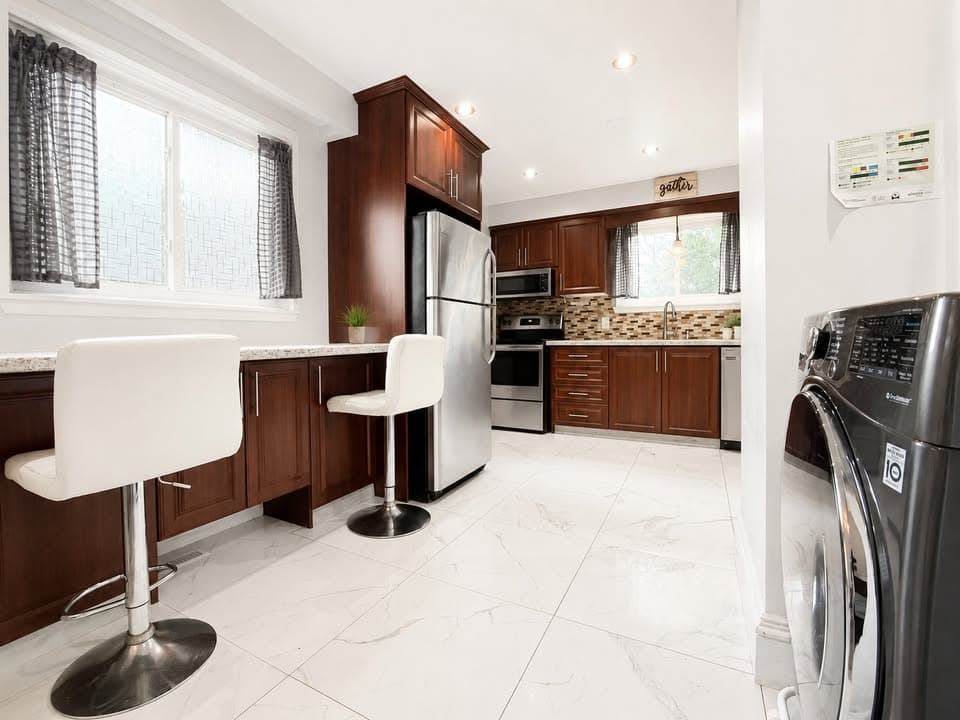 70 Jill Crescent Brampton Ontario L6S 3 J2 - Photo 3