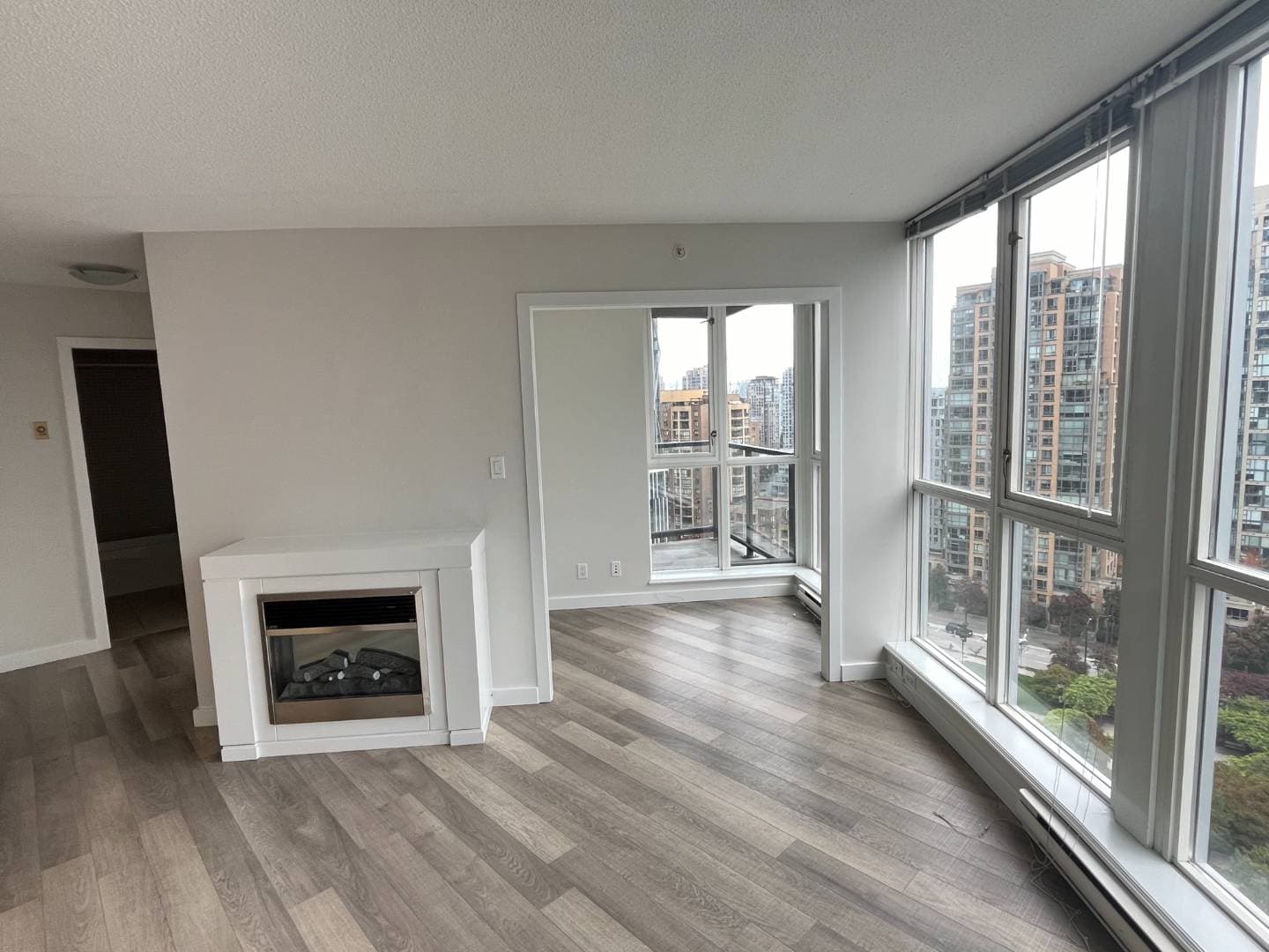 1506-1199 Seymour - Photo 6