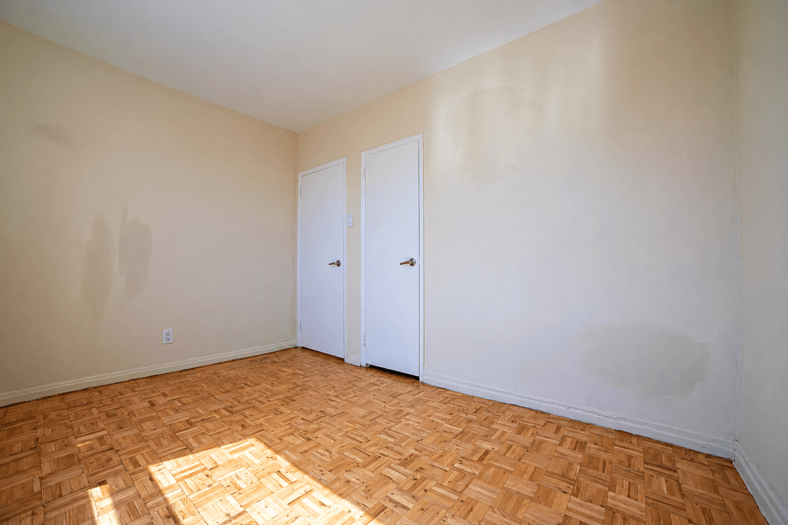 320 - Lakeshore Blvd W - Photo 8