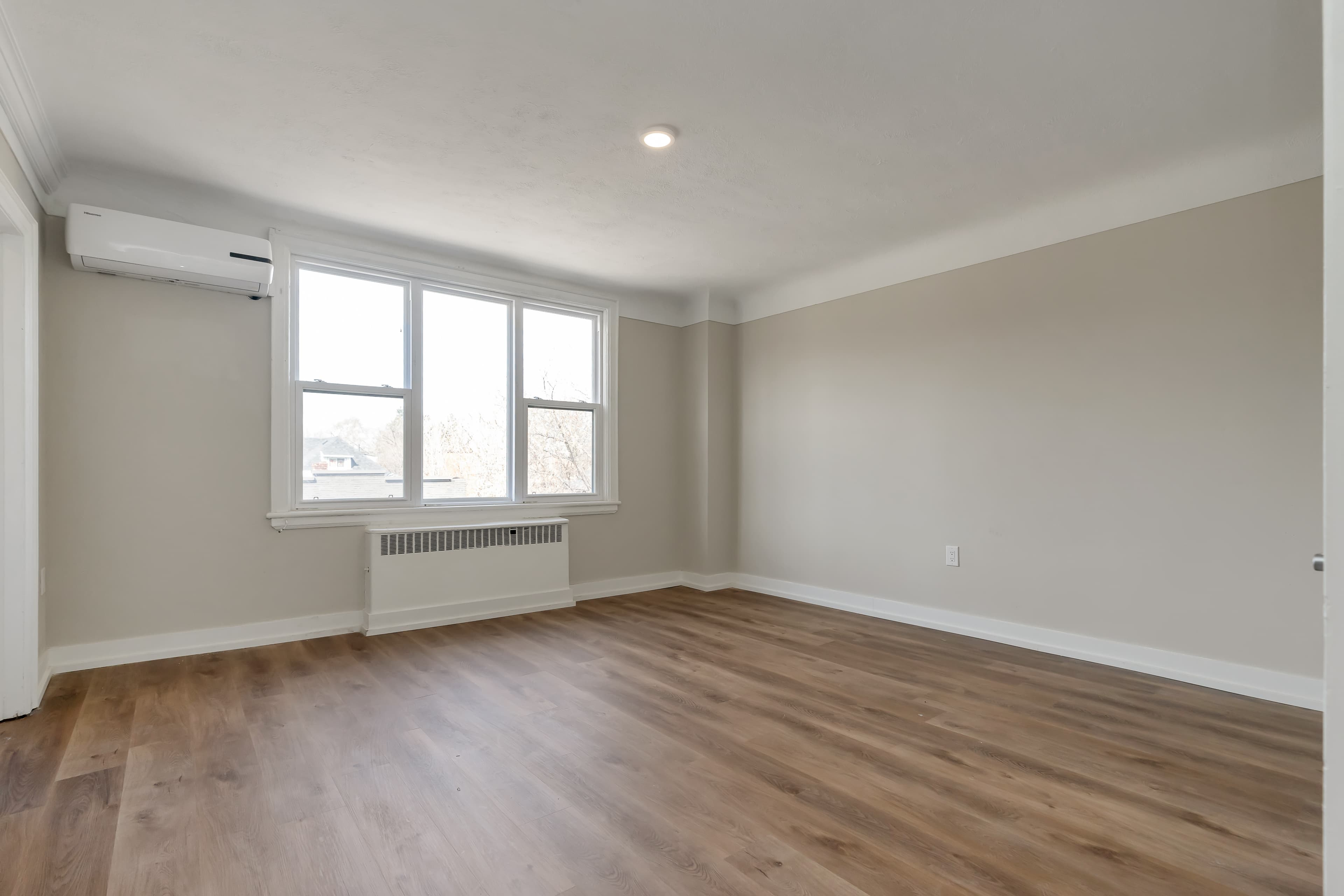 STUDIO - 133 Prospect St S