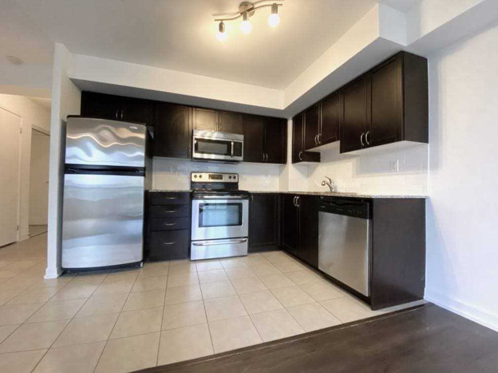816 Lansdowne Ave - 306 - Photo 2