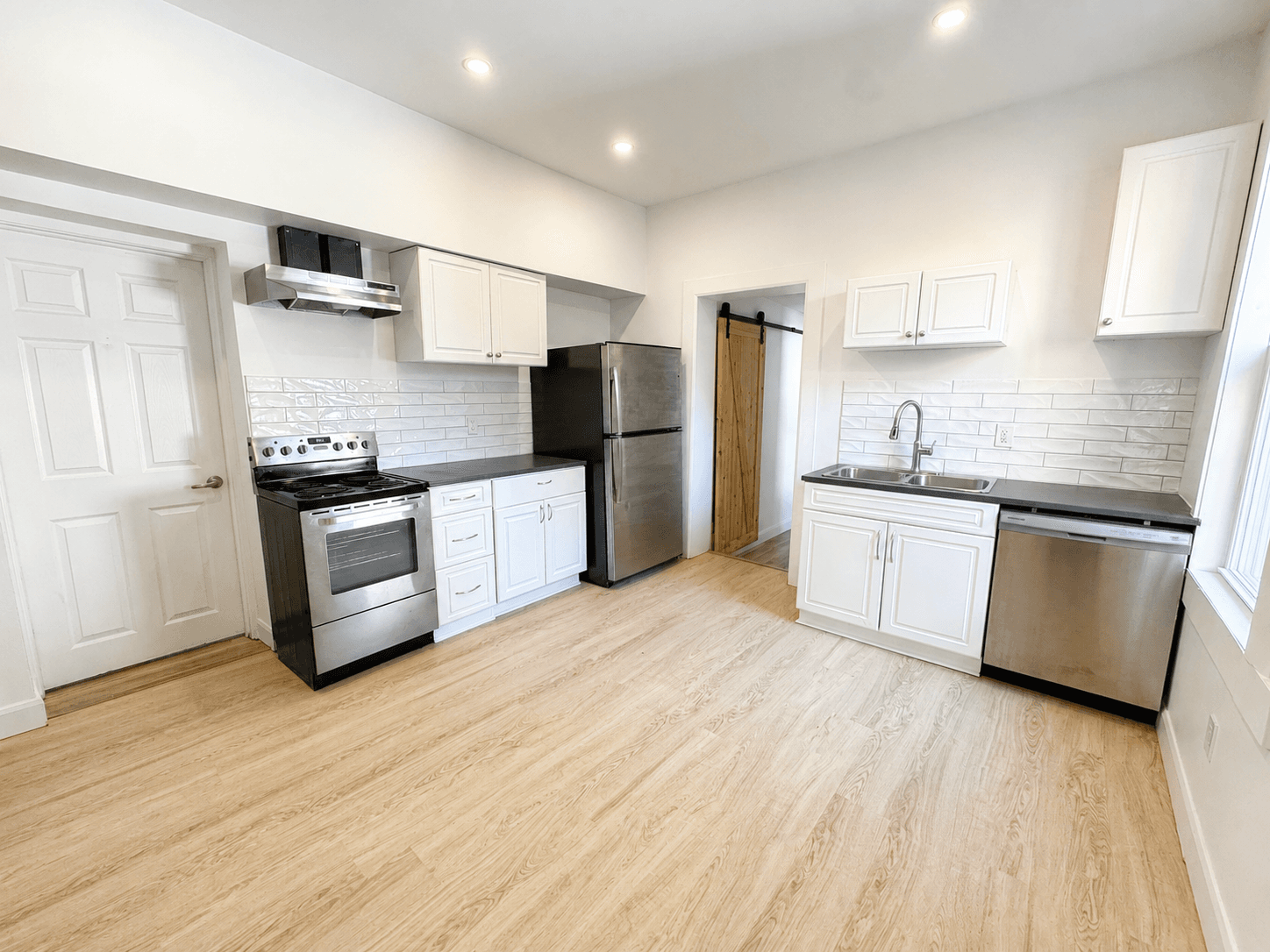 24A Cayuga St - Photo 5