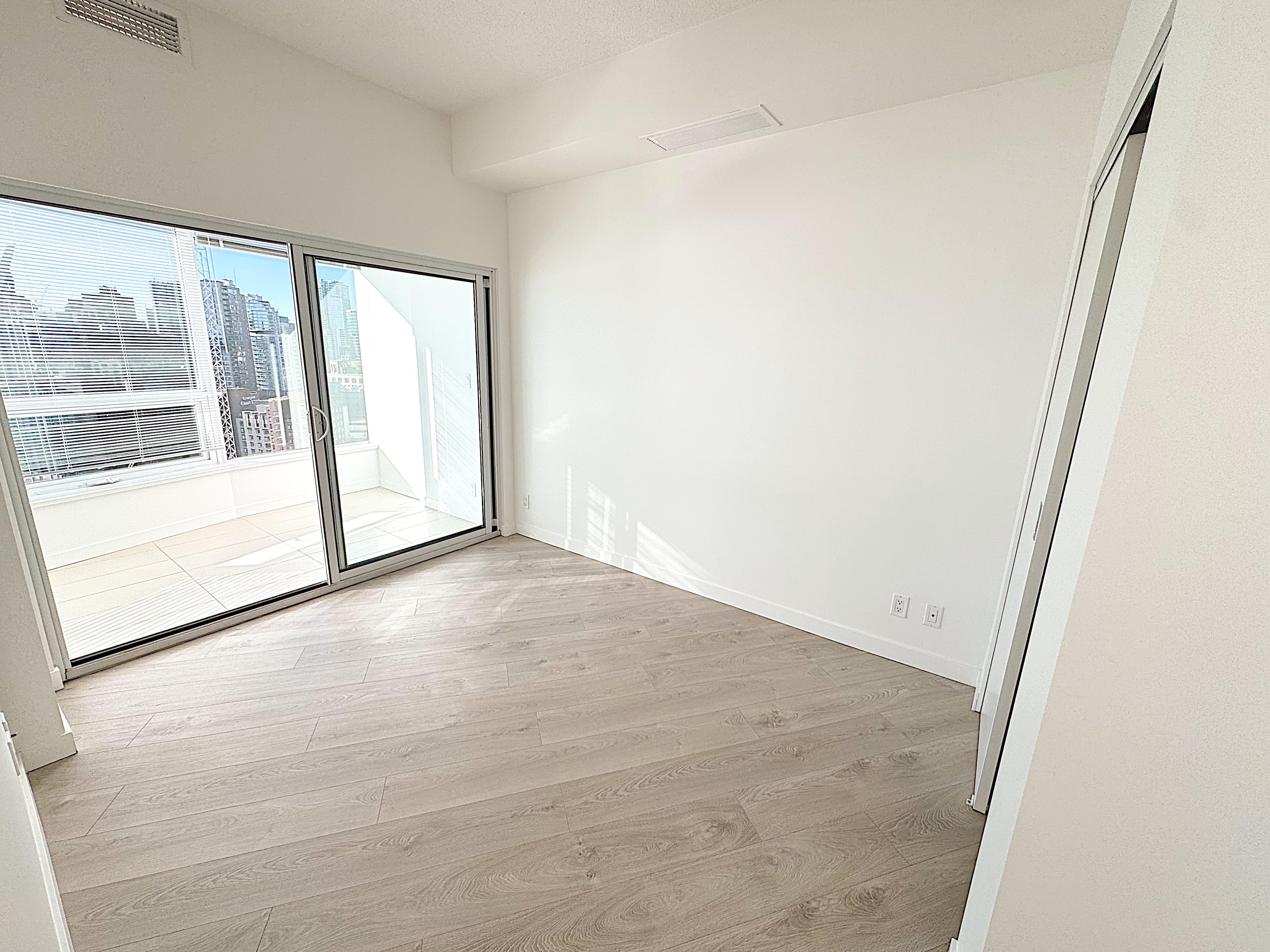 Aquilini Centre West - 1618 - Photo 8