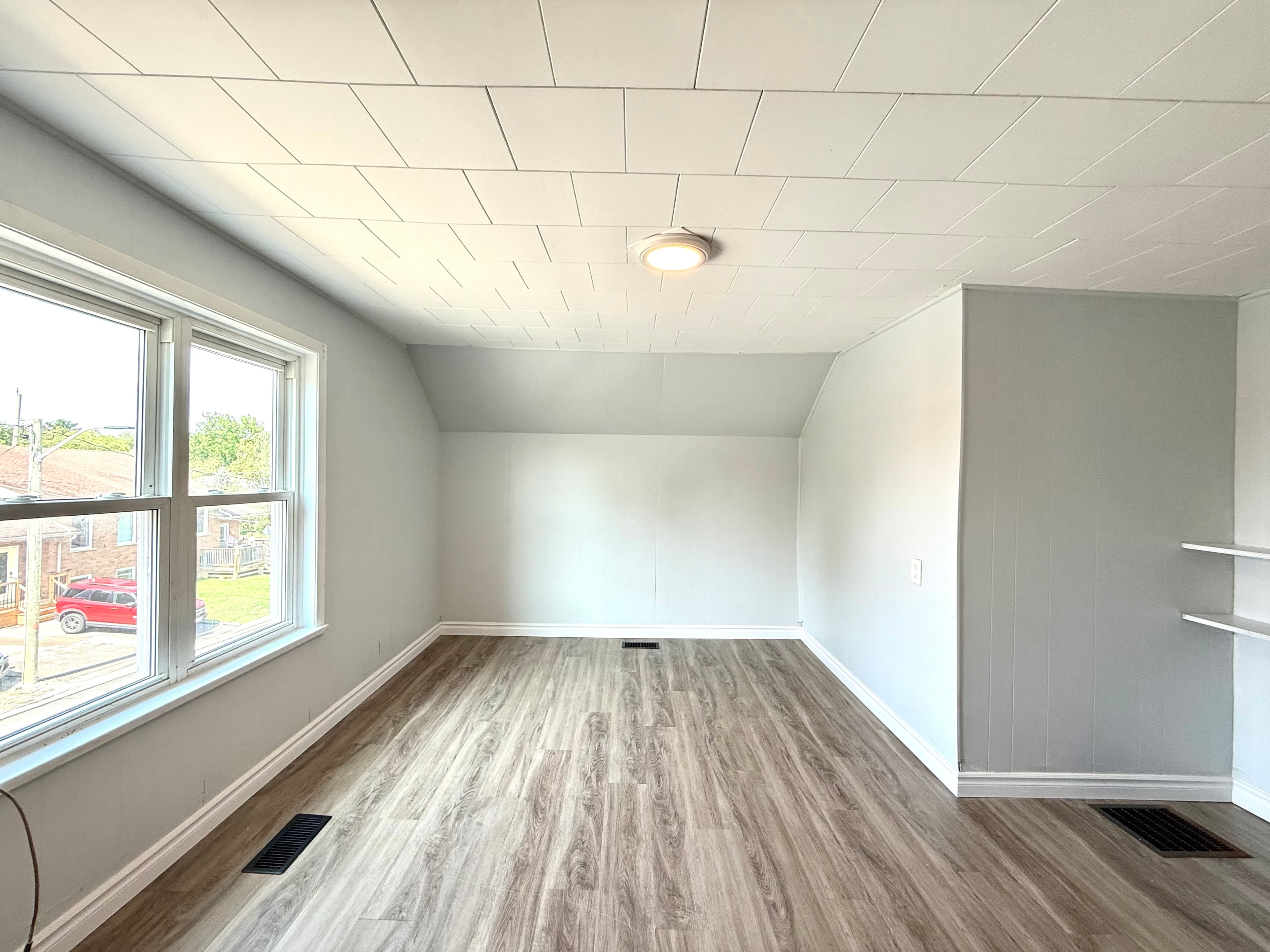 Upper - 26 Albina Street Welland Ontario L3C 1P3 - Photo 4