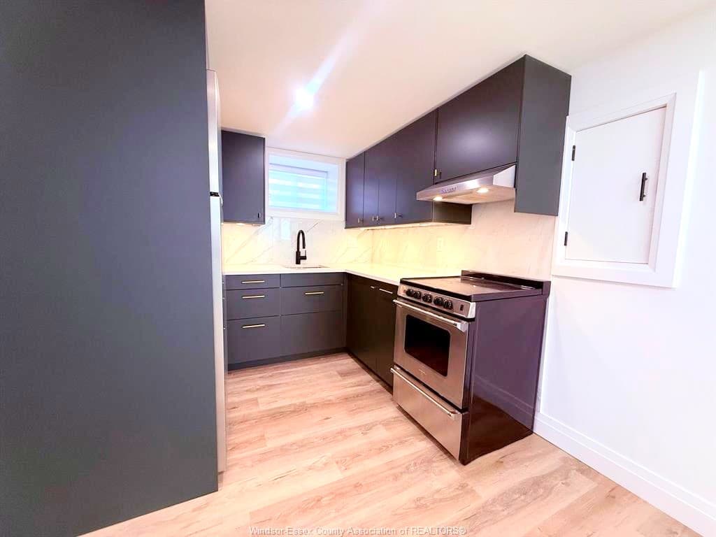 1748 Hall Avenue Lower - Photo 9