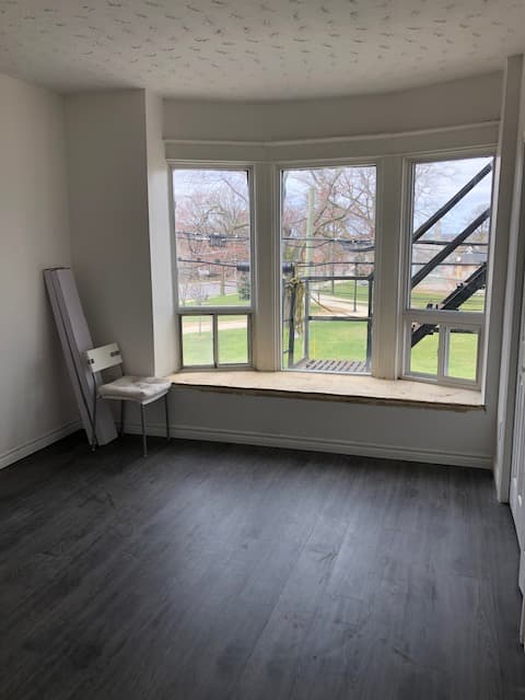Recently Updated 2 Bedroom - 8 Locke St N - Photo 4