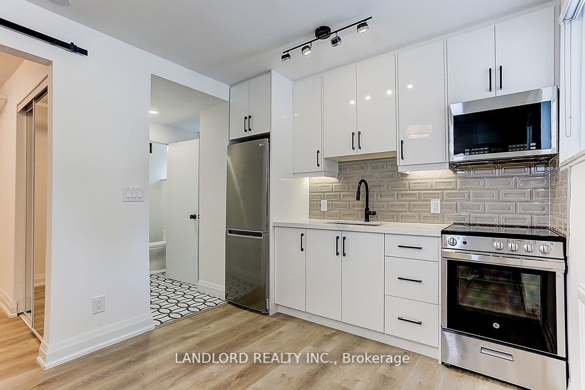 2520 Bloor St W - 23 - Photo 7