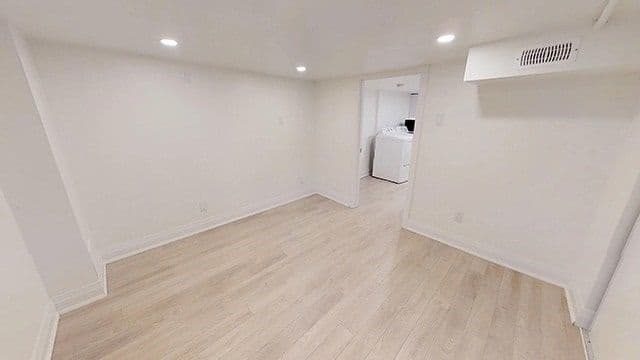 244 Boulton Ave - Lower - Photo 9