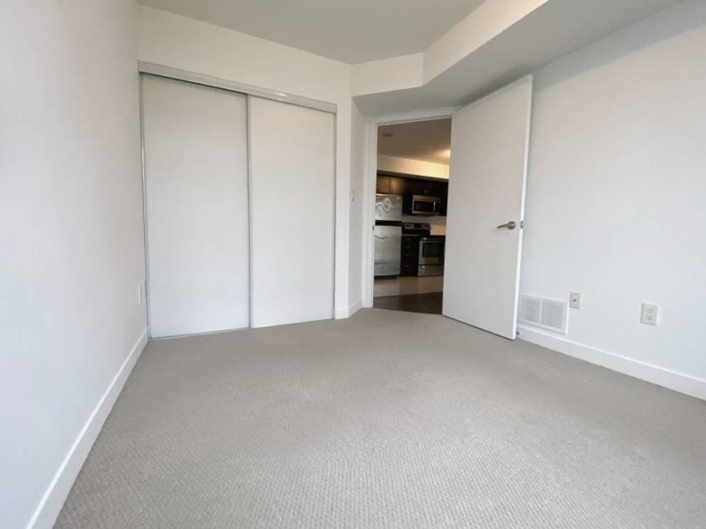 816 Lansdowne Ave - 306 - Photo 8