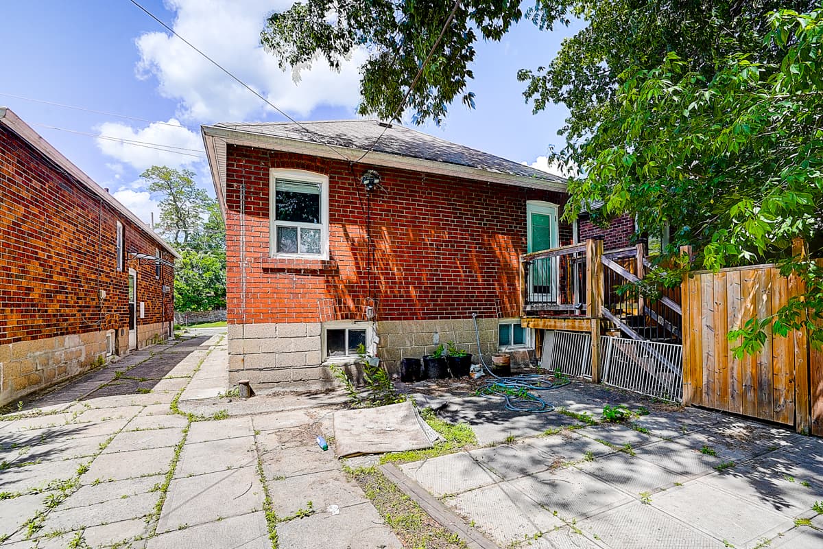 79 OConnor Dr - Lower - Photo 32