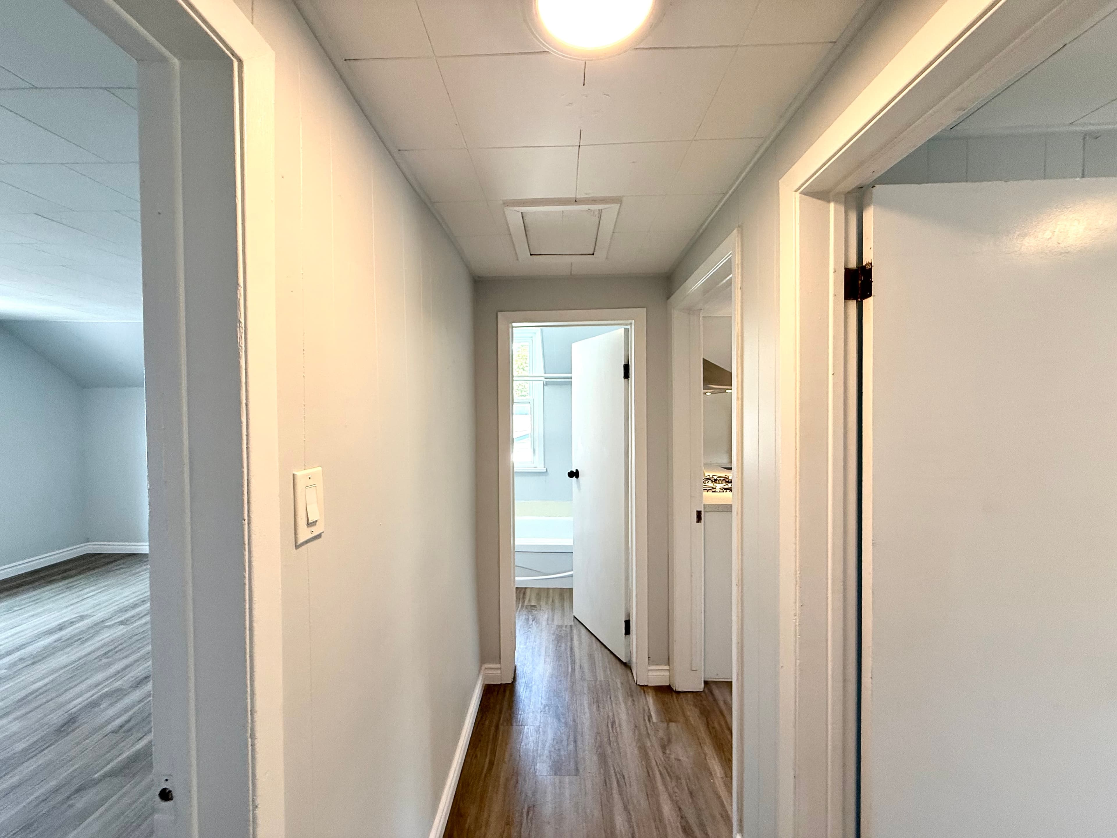 Upper - 26 Albina Street Welland Ontario L3C 1P3 - Photo 2