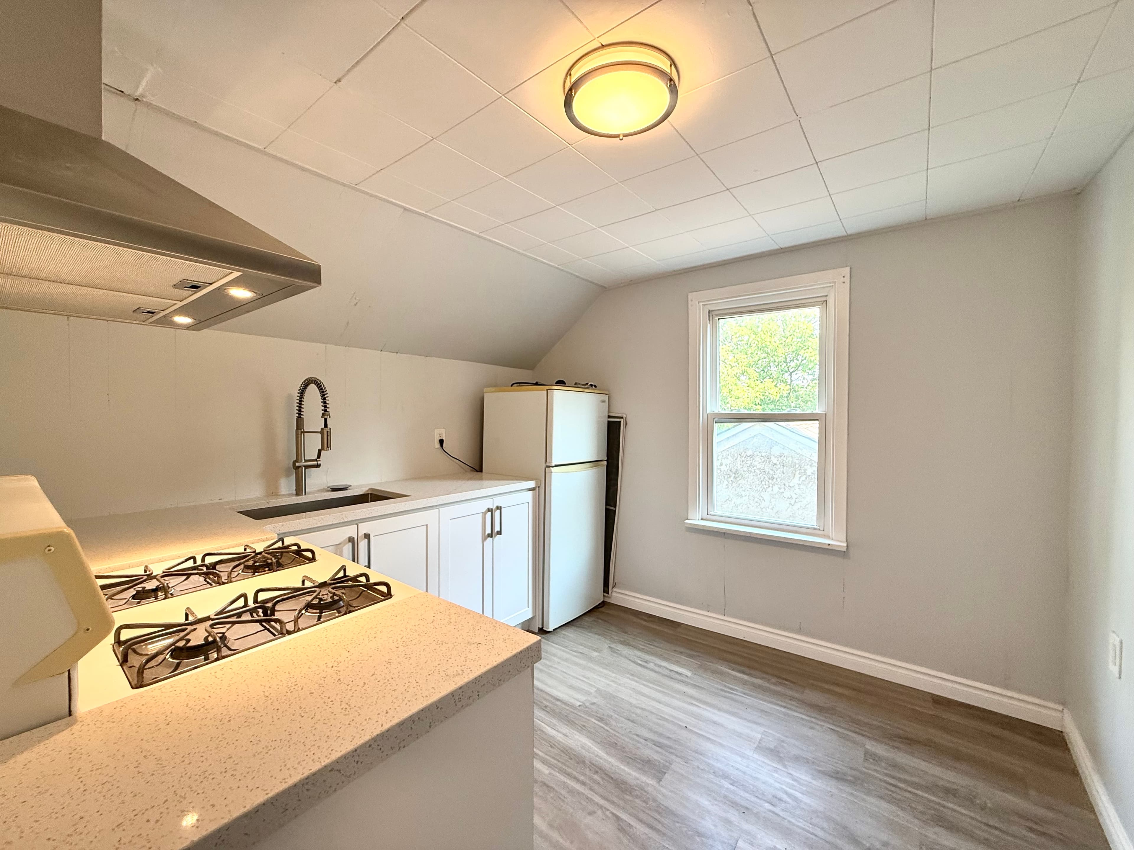 Upper - 26 Albina Street Welland Ontario L3C 1P3 - Photo 10