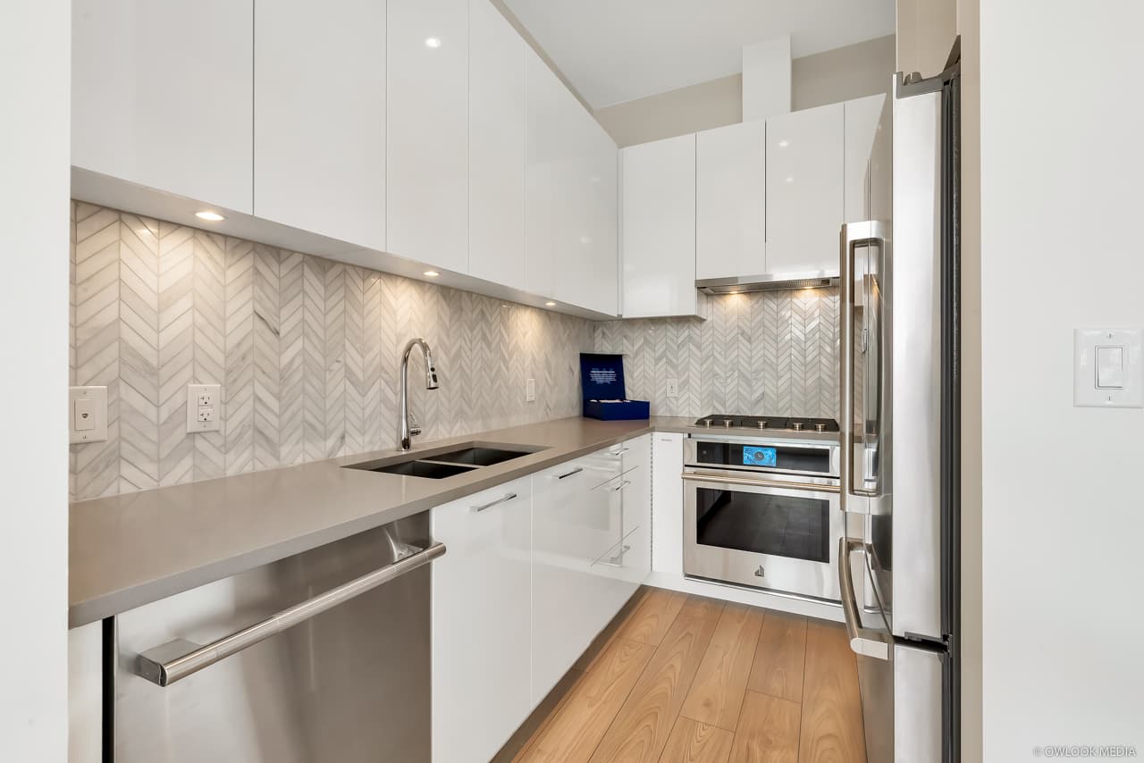 TH4-3561 E Kent Ave N