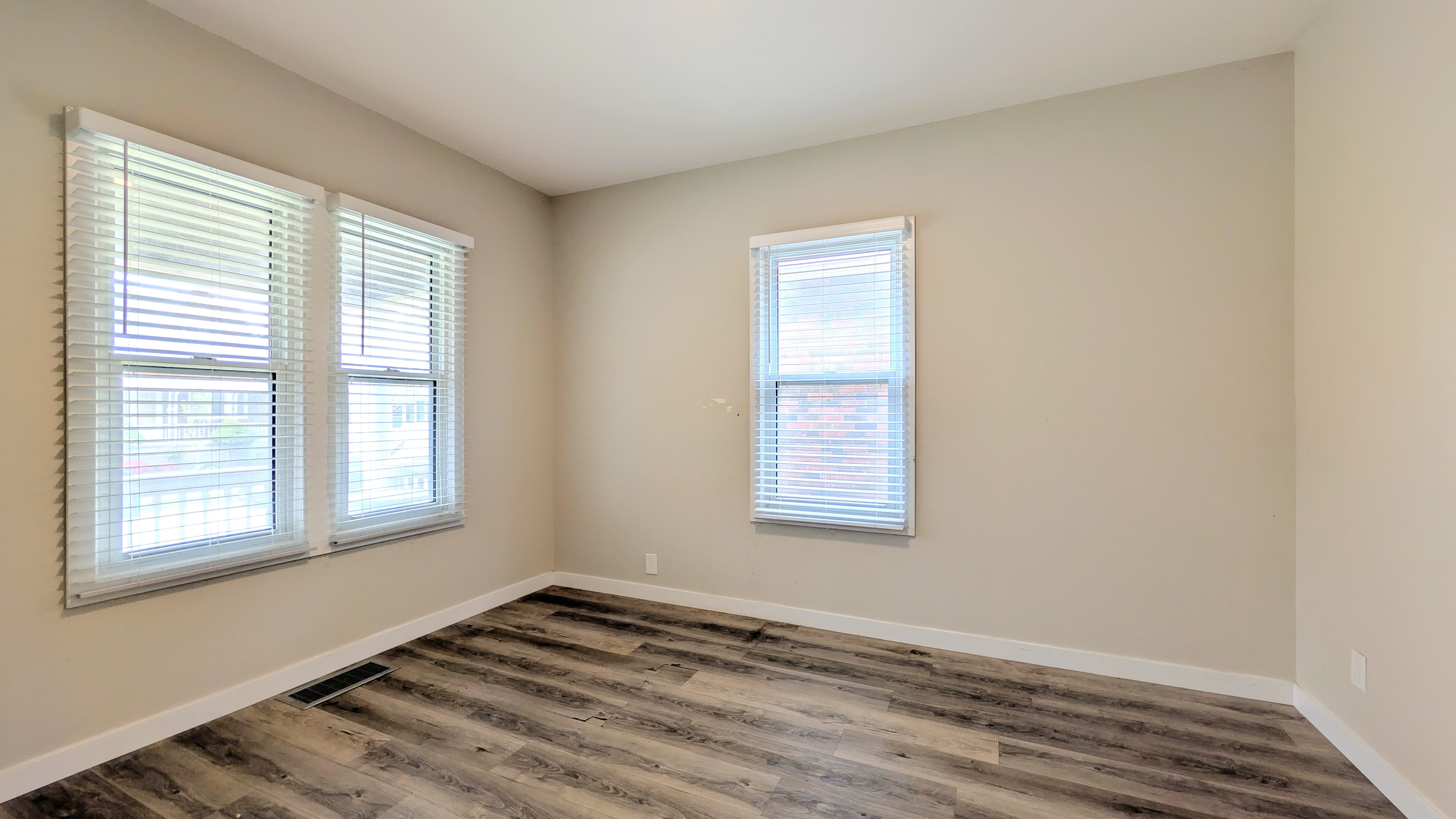1580 Dufferin - Main - Photo 11
