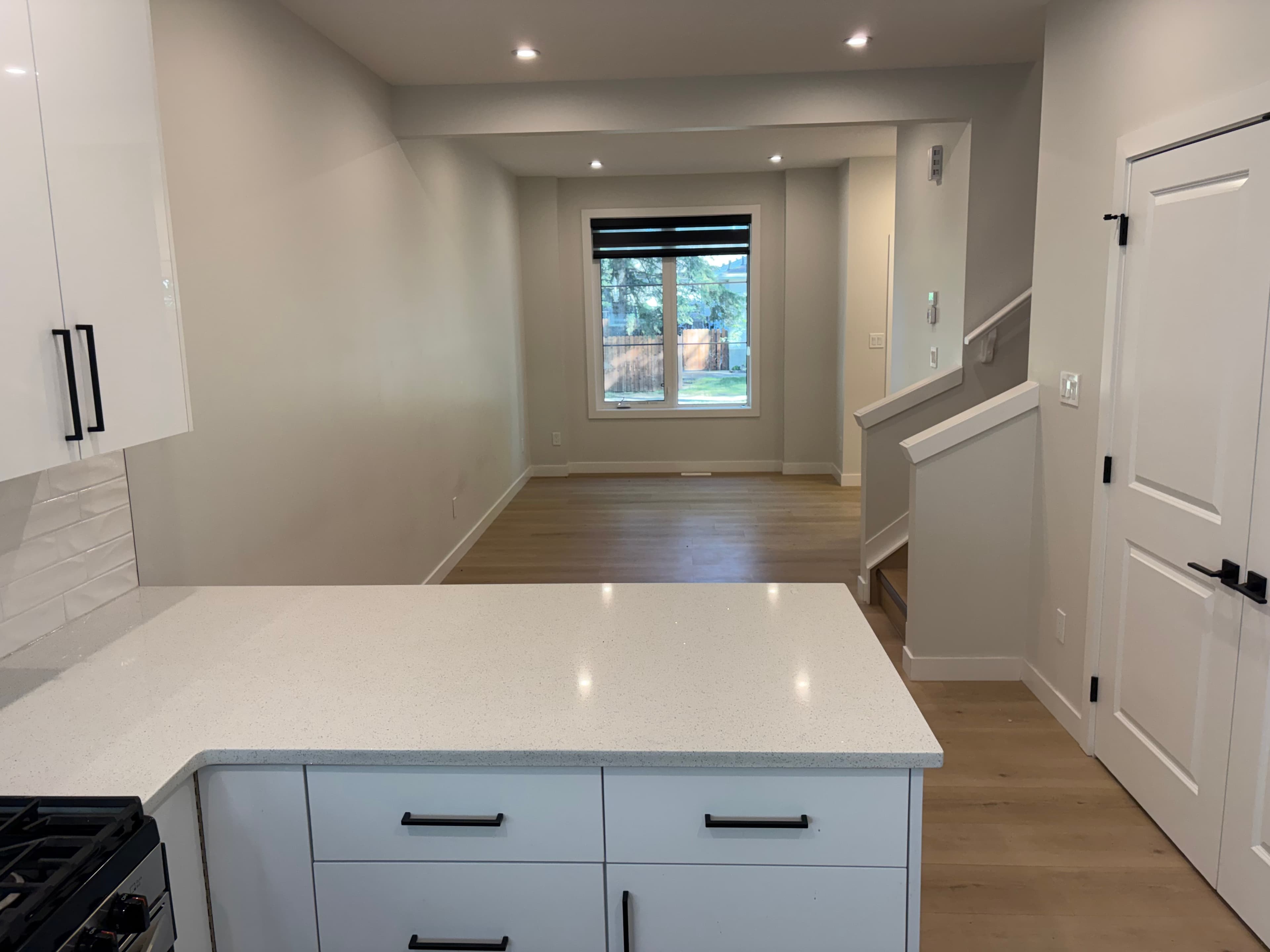 8907 123 Ave - Photo 2