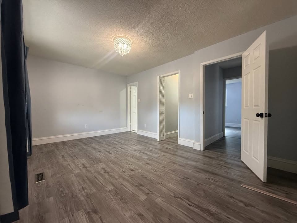 70 Jill Crescent Brampton Ontario L6S 3 J2 - Photo 8