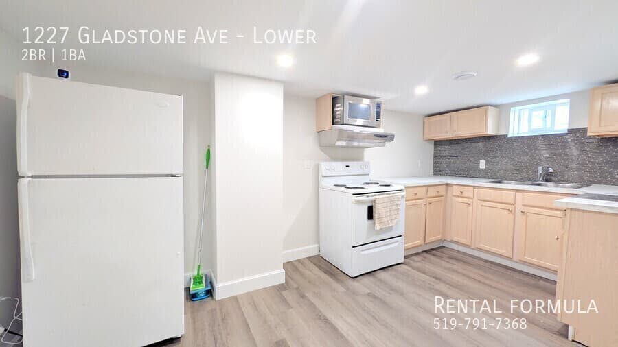 1227 Gladstone Ave - Lower - Photo 4