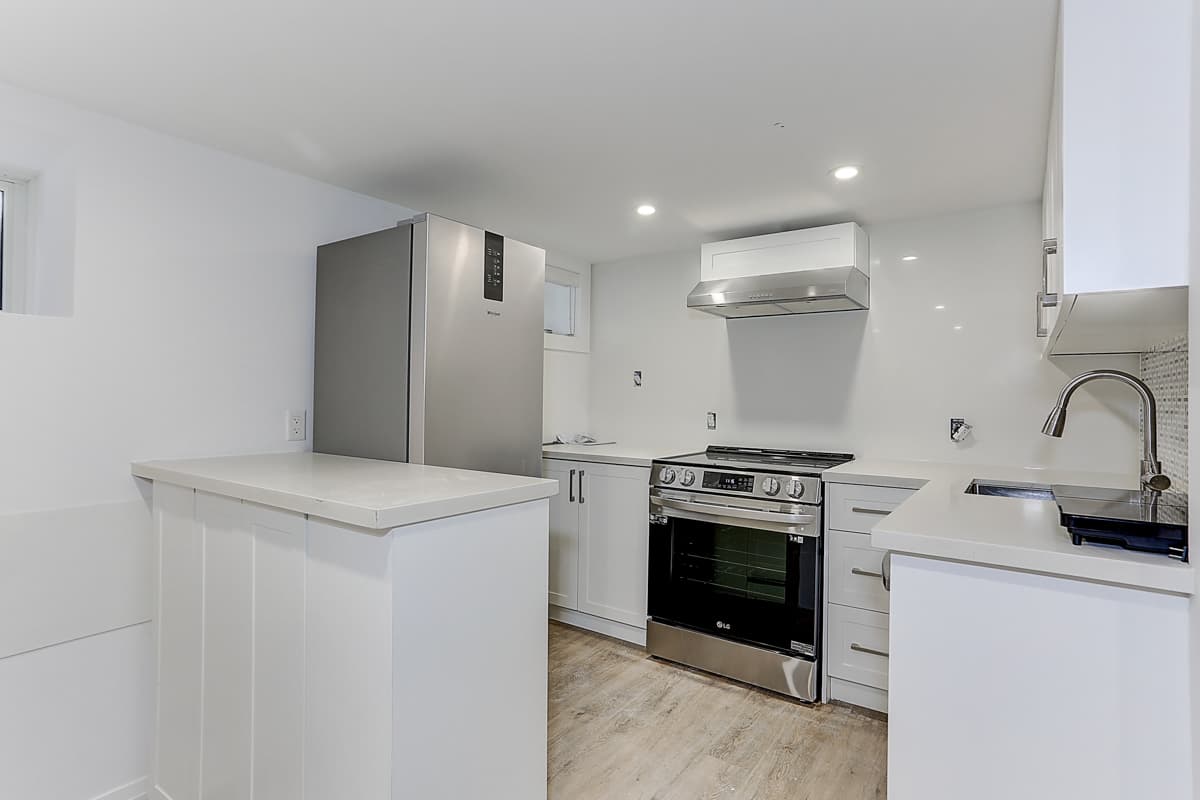 61 Clouston Ave - Lower - Photo 3