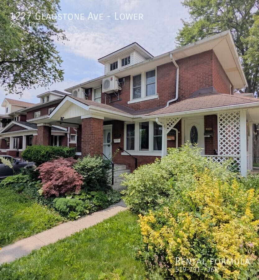 1227 Gladstone Ave - Lower - Photo 2