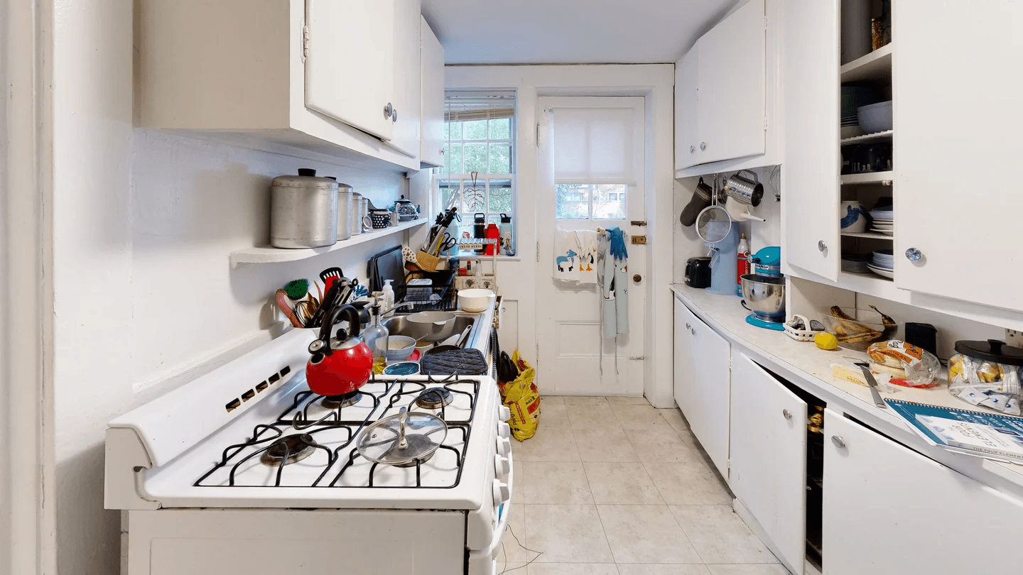 38 Gibson St 3B - Photo 3