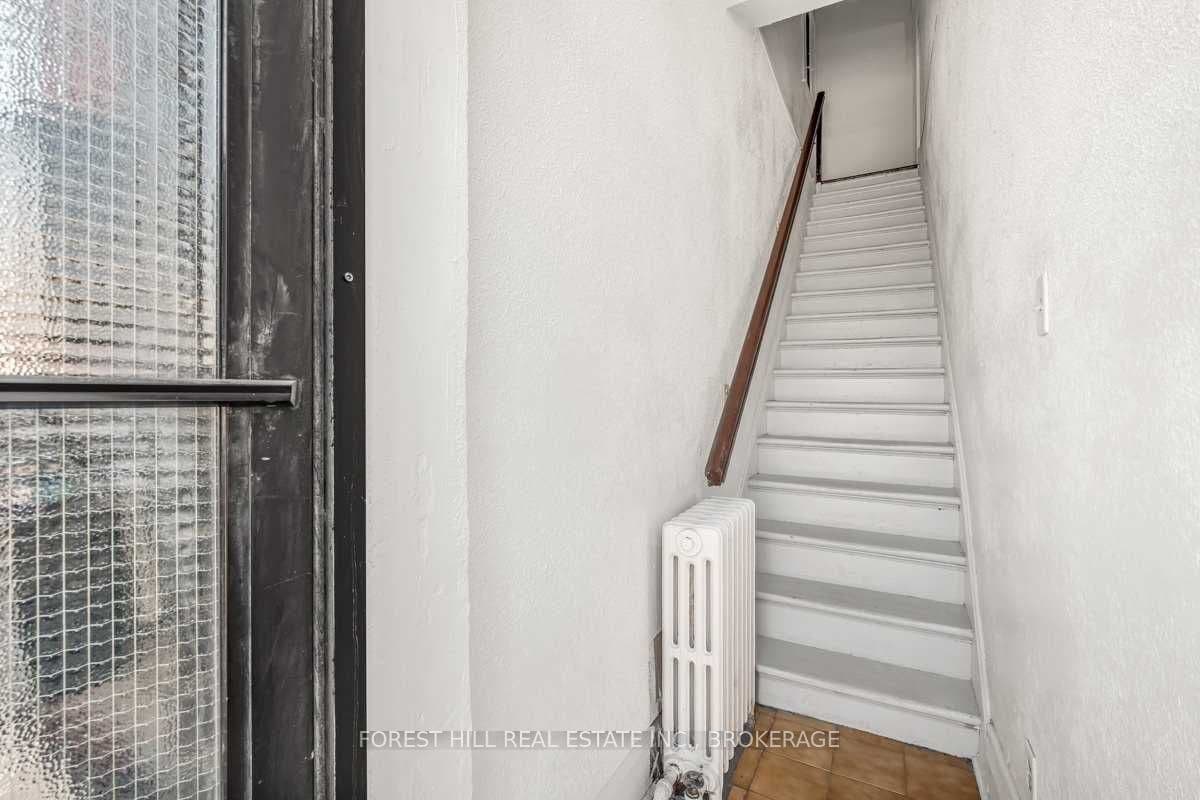 634 Vaughan Rd - Upper - Photo 9