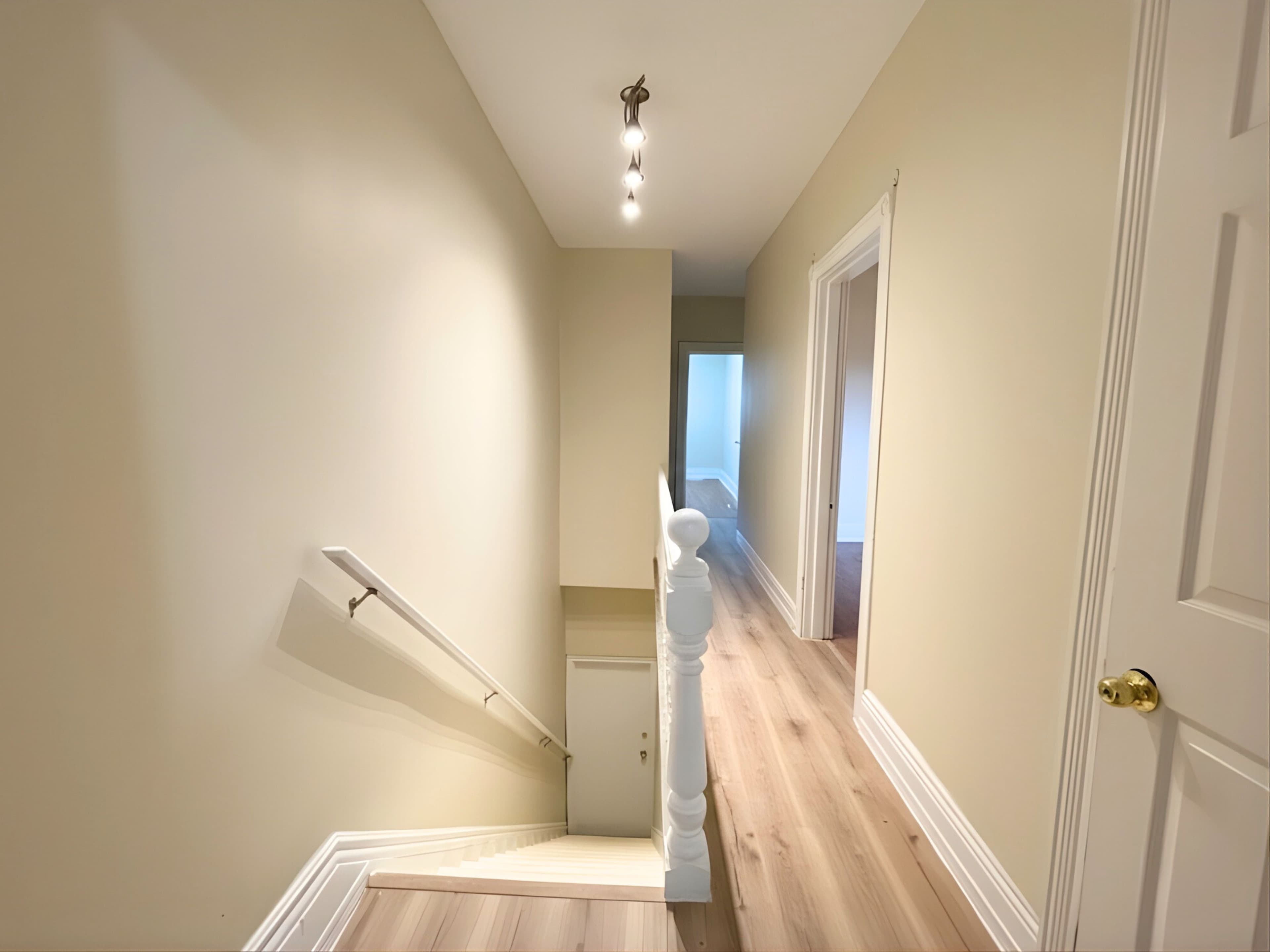 44 Spring St - Upper - Photo 3